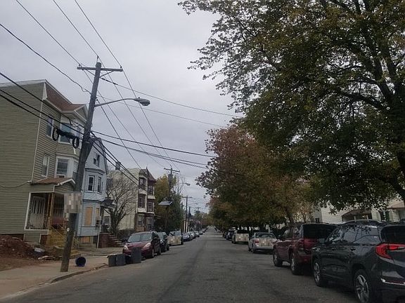 5th image of 399 Littleton Ave