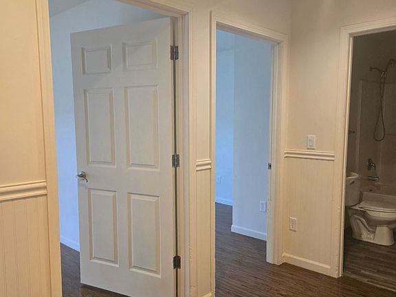 4th image of 913 Gold St
