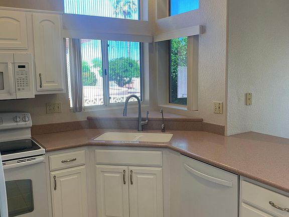 3rd image of 14940 W Yosemite Dr
