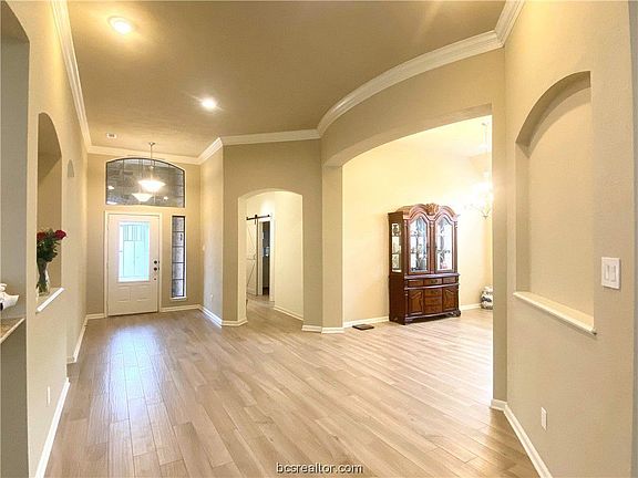 3rd image of 2478 Newark Cir