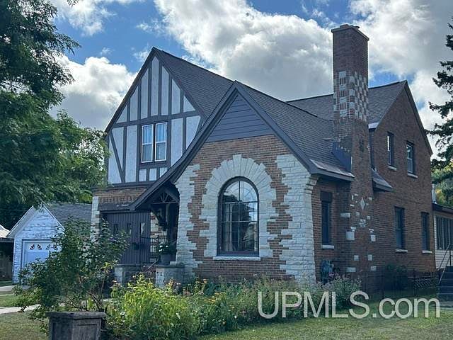 1st image of 130 E Onota St