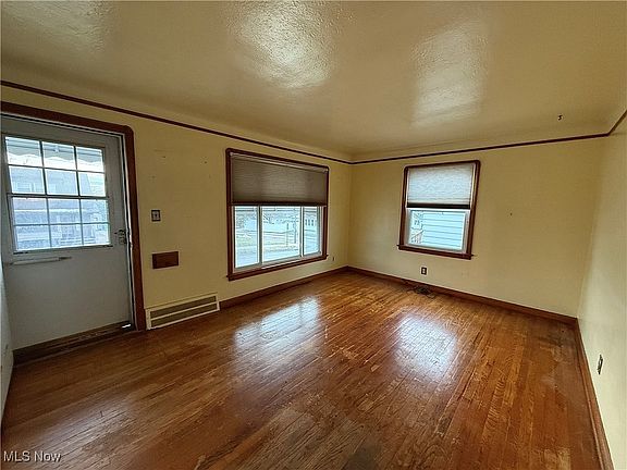 5th image of 4907 E 88th St