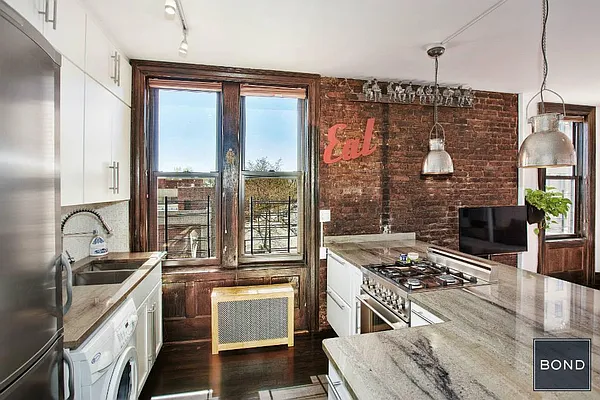 Sold by Bond New York | media 4