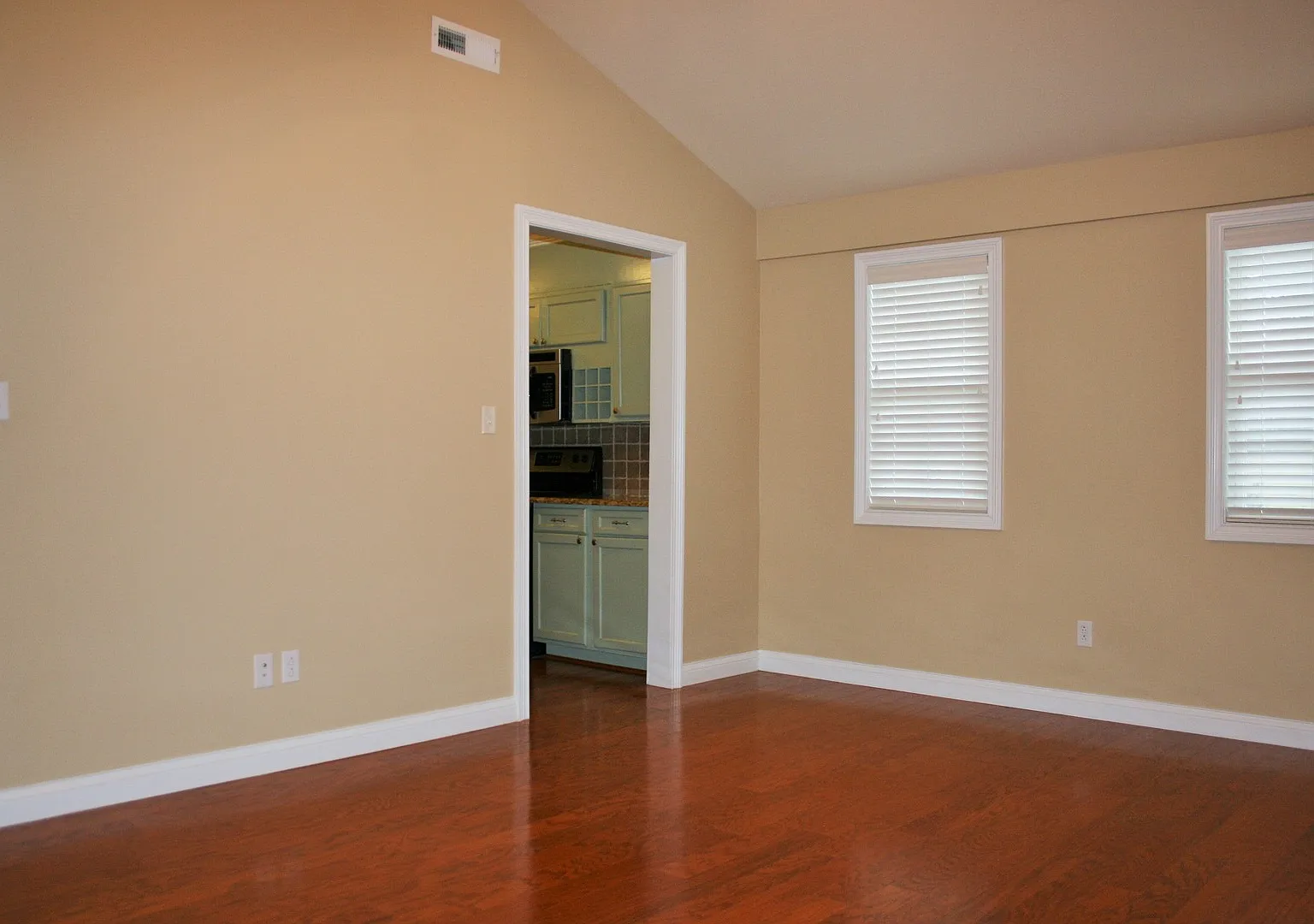 Rocky Hill Area - Updated 3 Bedroom, 2.5 Bath Home — Photo 3
