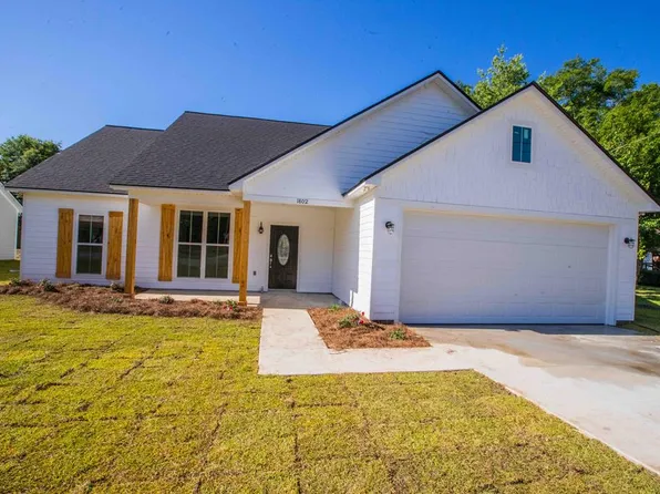 1802 Garden Villa Dr SE, Moultrie, GA 31768