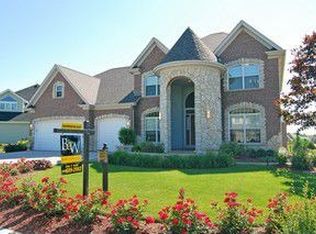 54 Mitchell Cir, Wheaton, IL 60189