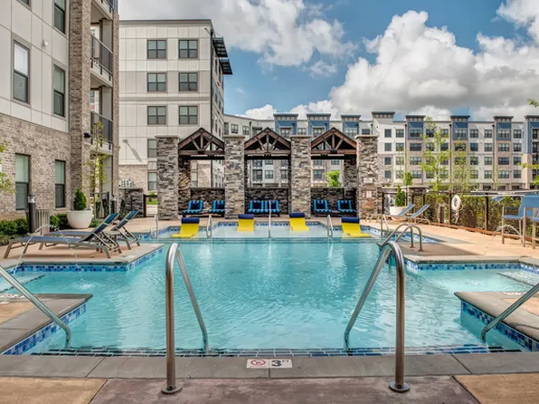 Vintage at the Avenue Apartments