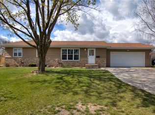 2010 Crestview Dr, Eau Claire, WI 54703