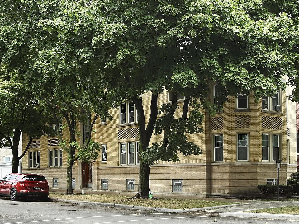 1st image of 2510 W Belle Plaine Ave #1