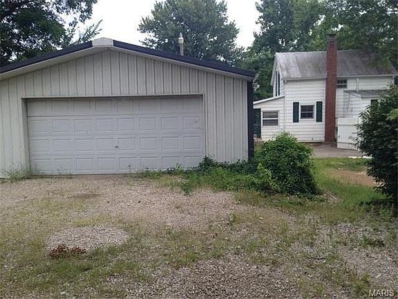 3rd image of 415 La Haye St