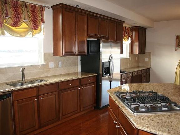 GRANITE COUNTERS - GAS STOVE