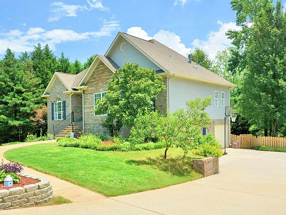 3rd image of 120 Landale Dr