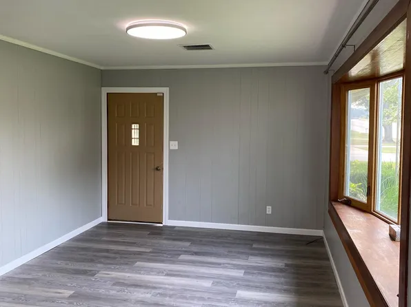 1535 Grove Ave, Benton Harbor, MI 49022