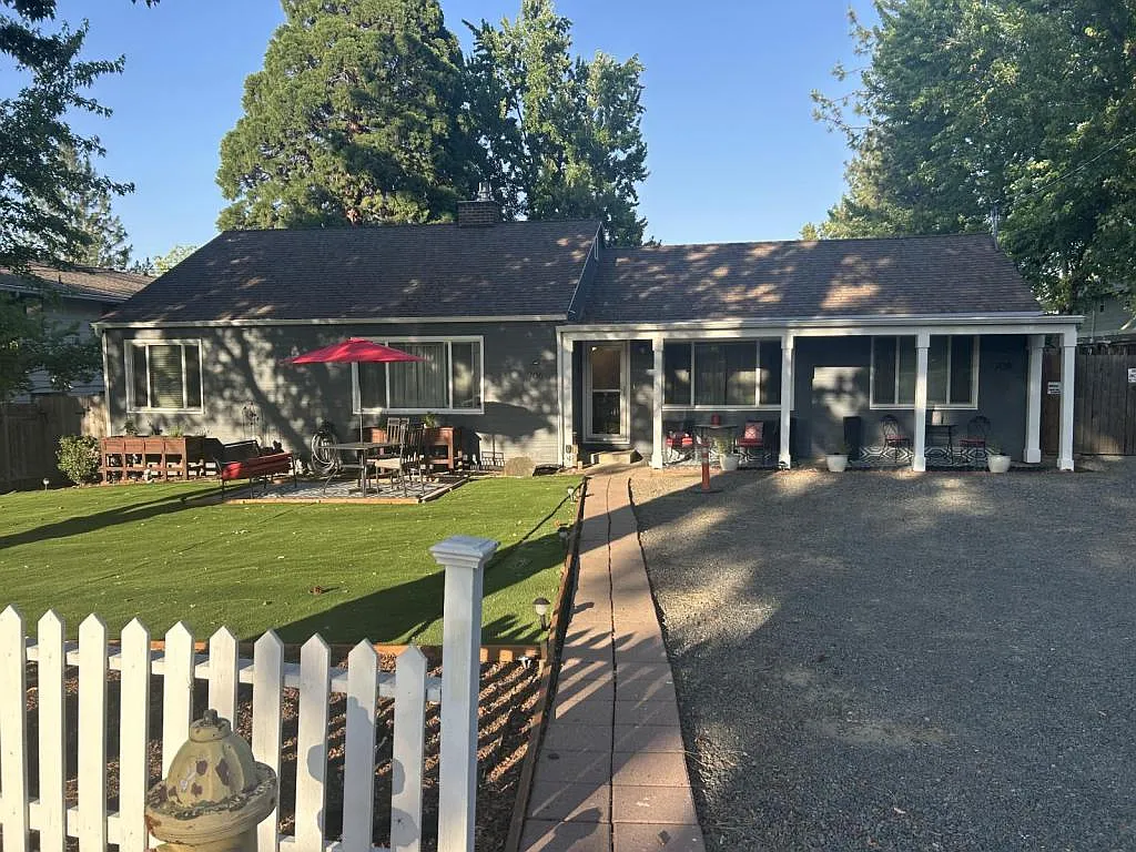 706 Normal Avenue — Photo 4