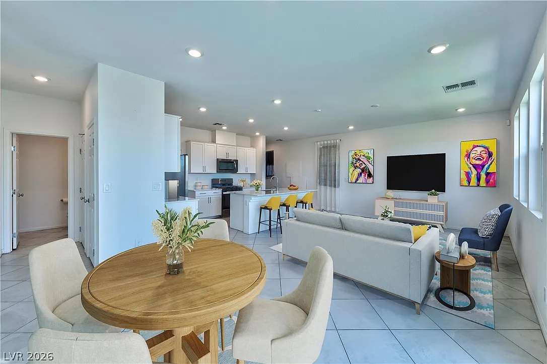 3 bed, 2.5 bath, 1749 sqft, $2,195 — Photo 2