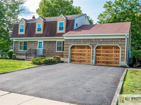 8 Dov Pl, Kendall Park, NJ 08824