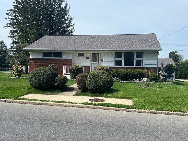 1716 S Albert St — Photo 10