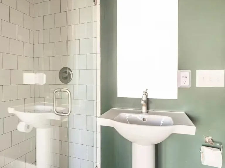 1027 E Trinity Ln #9 — Photo 11