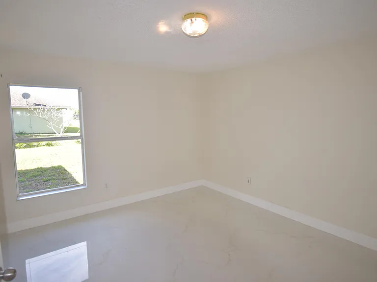 2198 SW Cameo Blvd — Photo 9
