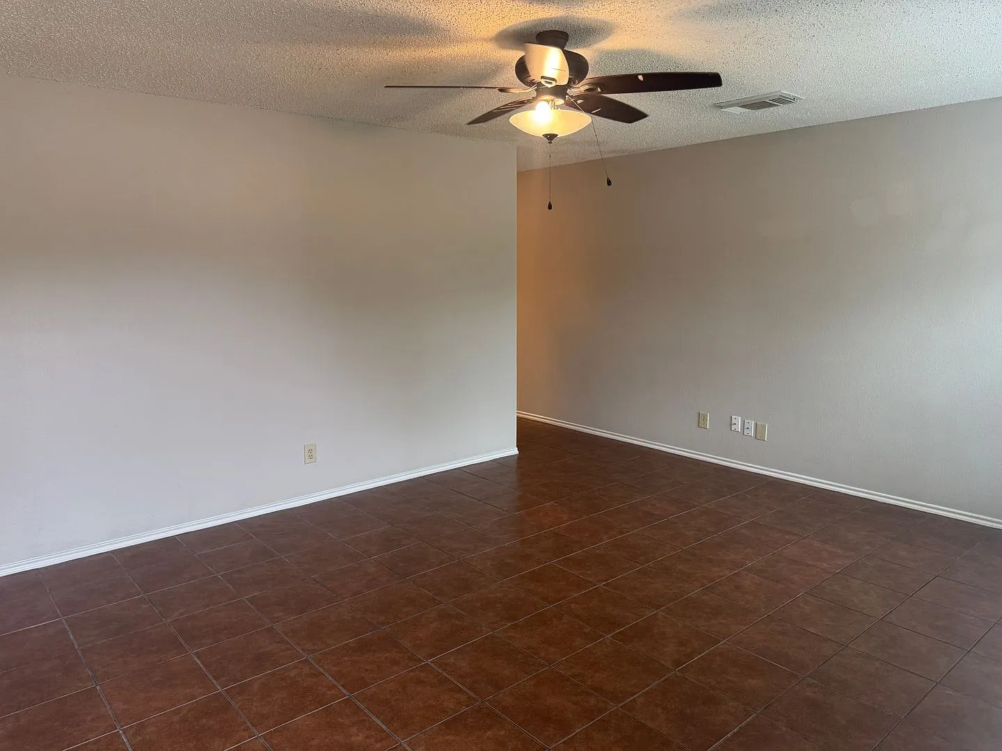 A Stylish Retreat in San Antonio, Texas- *$1,395.00 a month* — Photo 4