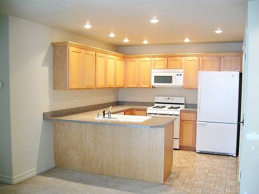 2nd image of 105 Cottonwood Ct