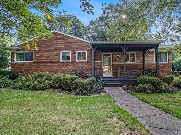 31746 Sheridan Dr, Beverly Hills, MI 48025