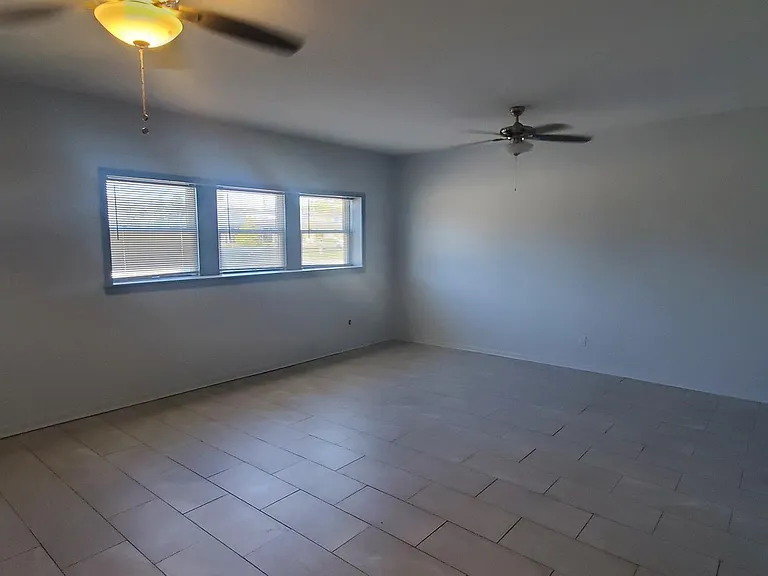 1034 S Spring St — Photo 5