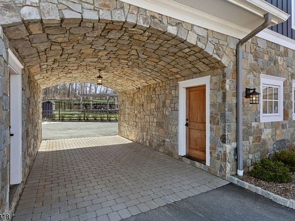 5th image of 7 Cherry Ln