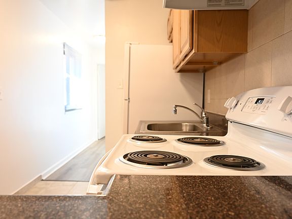 3rd image of 140 Washington St APT C8