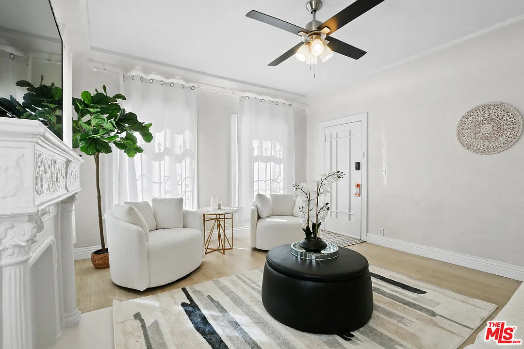 2 bed, 1.0 bath, 1070 sqft, $3,300 — Photo 3