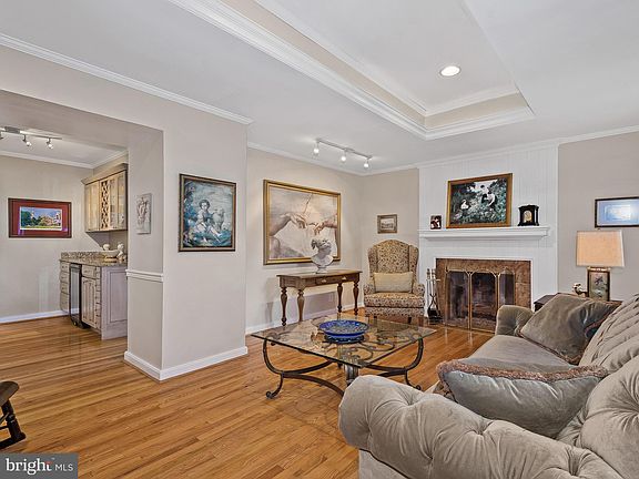 3rd image of 1205 Oakwood Dr