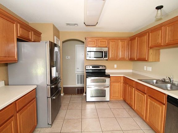 4th image of 4407 Hank Dr