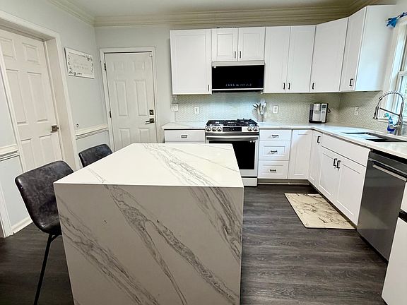 4th image of 2204 Windy Woods Dr