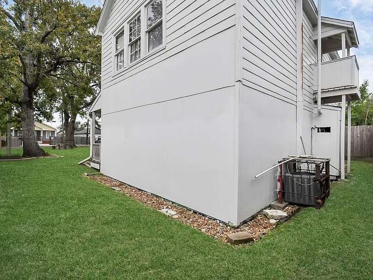109 Amundsen St — Photo 24