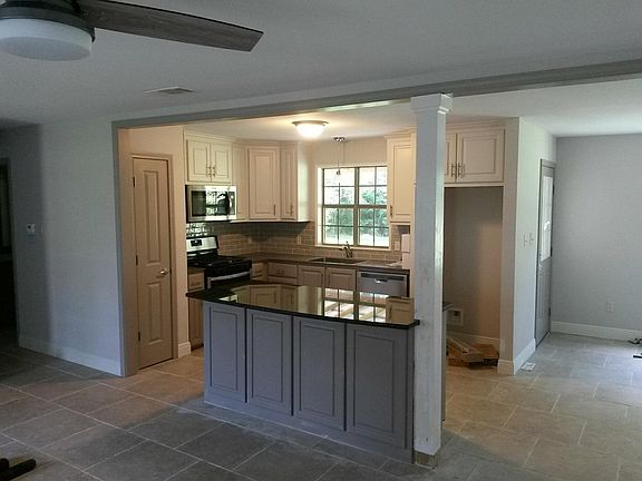 Kitchen with Granite Island
