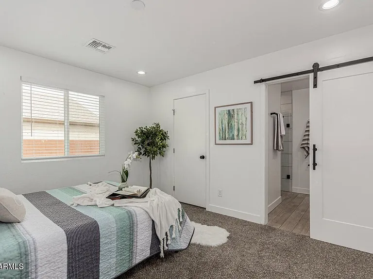 2117 W Mariposa St — Photo 9