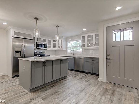 3rd image of 3328 W Napoleon Ave