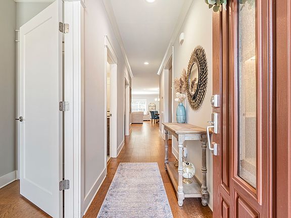 3rd image of 104 Nickolas Cir