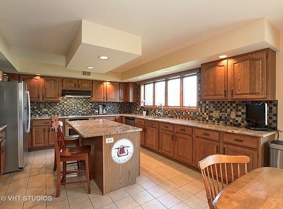 5th image of 52 Deer Point Dr