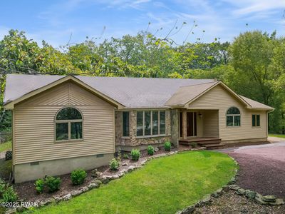 101 Stallion Dr, Lords Valley, PA, 18428