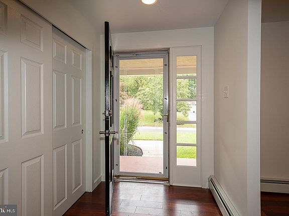4th image of 14 Castle Rock Dr