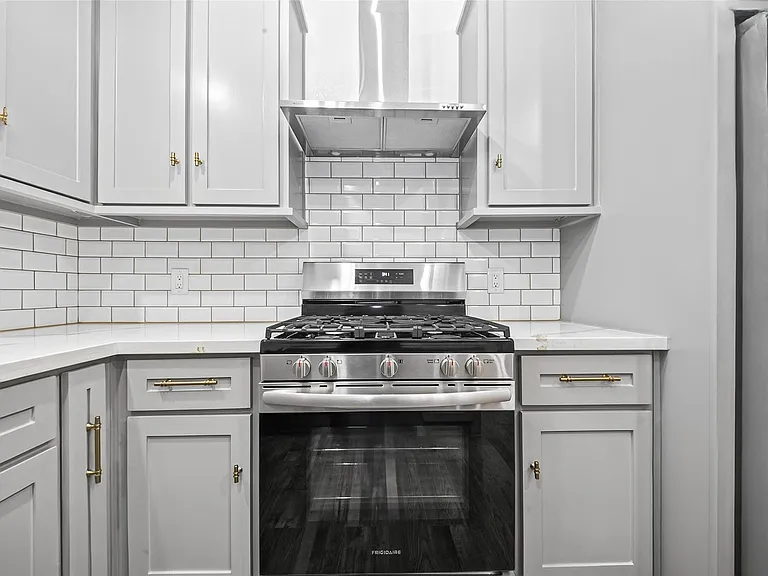 5803 Greencraig Dr — Photo 9