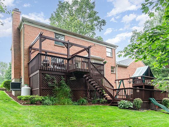 4th image of 1063 Tudor Ln