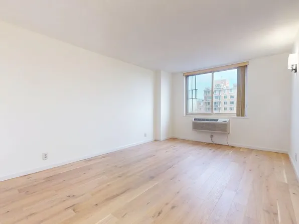 118-17 Union Turnpike image 21 of 49