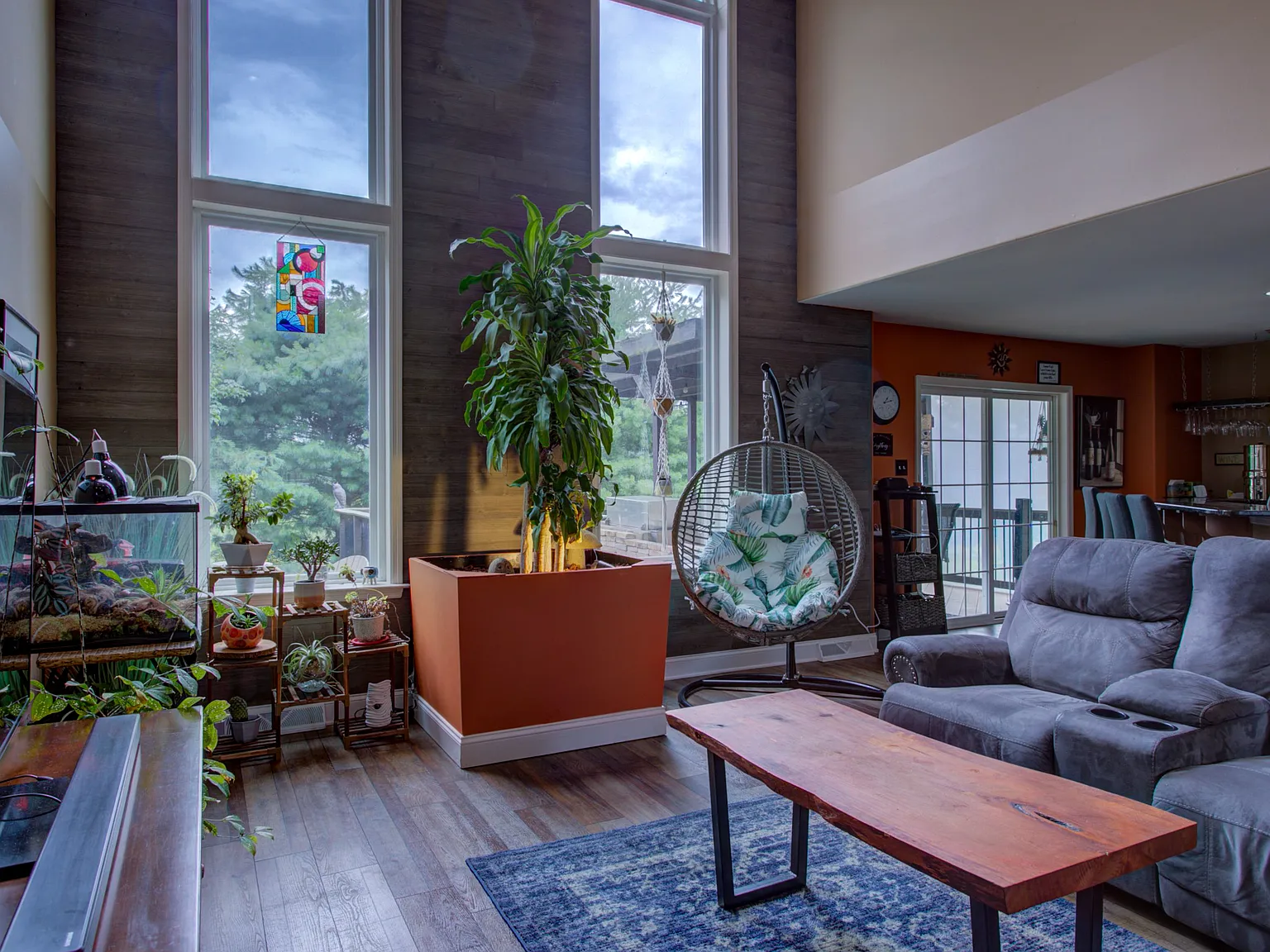 3 bed, $4,500 — Photo 1