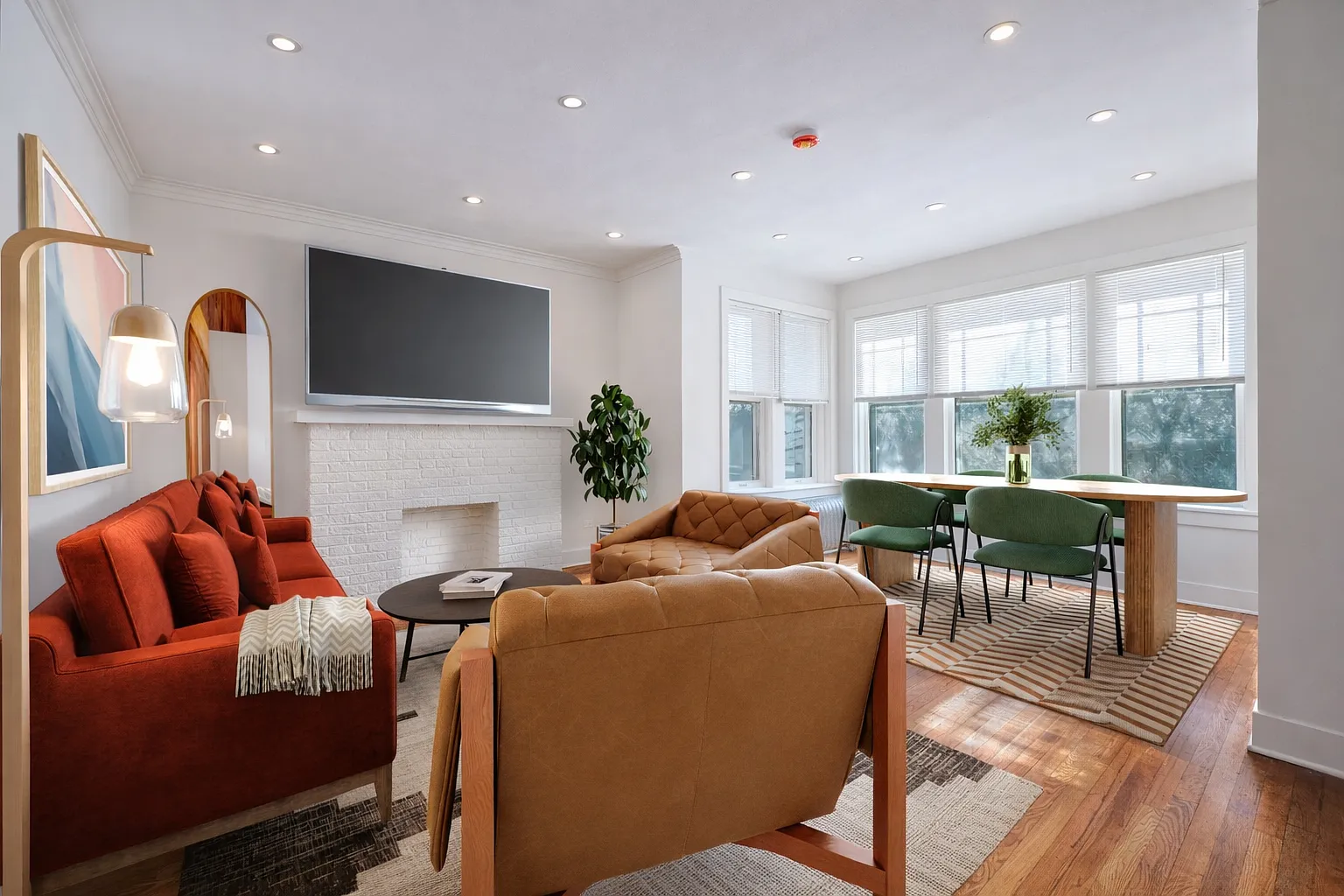 3 bed, 1100 sqft, $2,610 — Photo 1