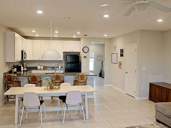 3rd image of 300 Primrose Dr