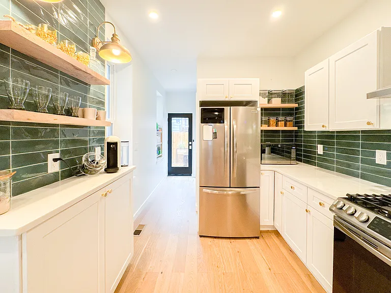 637 Belgrade St — Photo 12