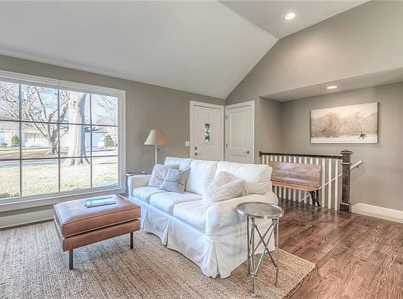 5th image of 6317 Milhaven Dr