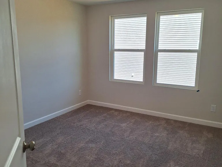 60 Village Edge Dr — Photo 2